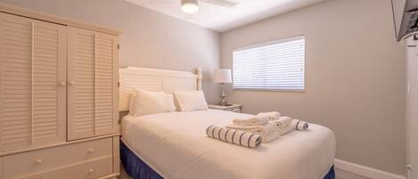 1 habitación, escritorio, tabla de planchar con plancha y wifi