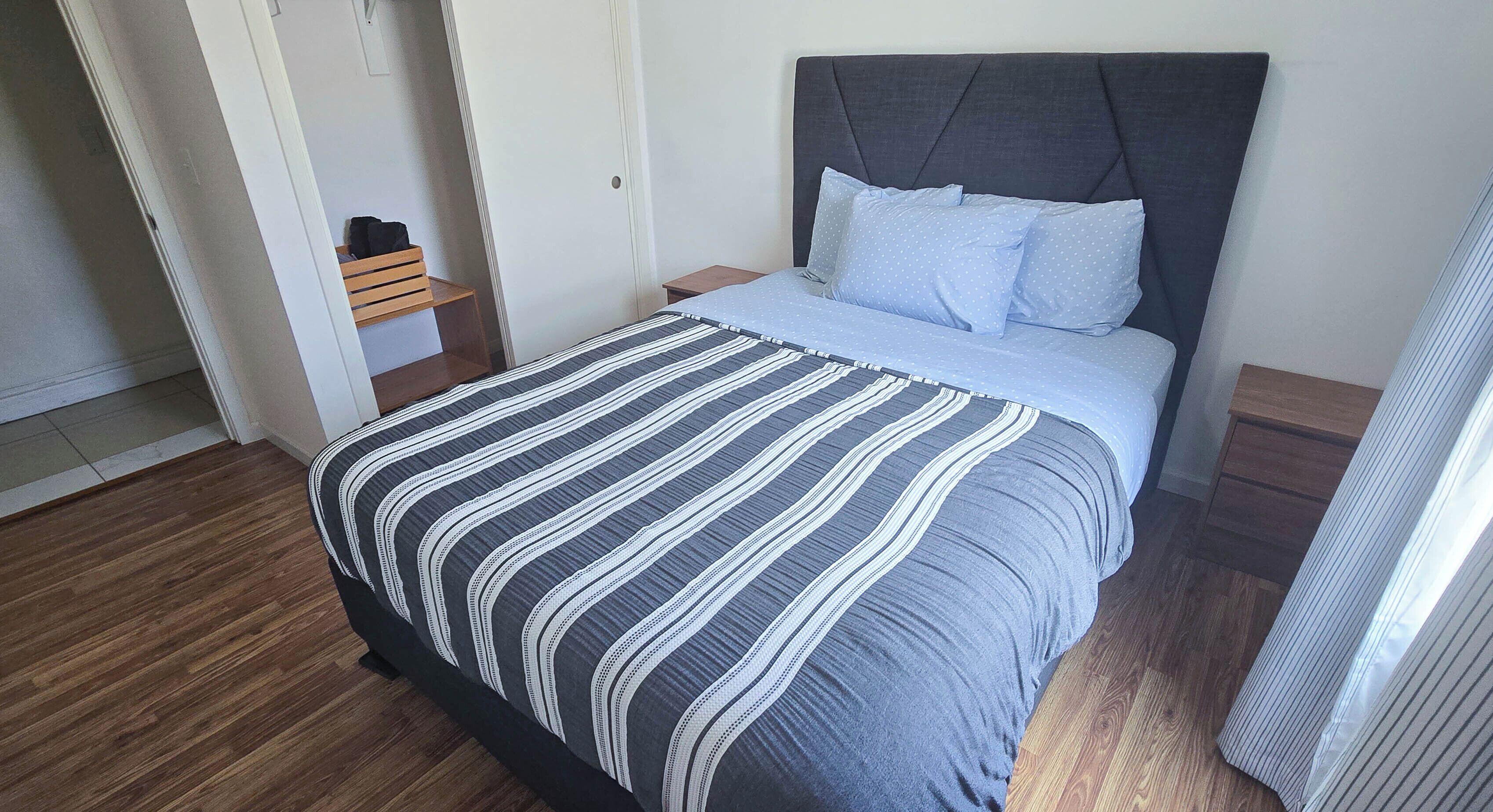 3 habitaciones, tabla de planchar con plancha y wifi gratis 