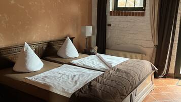 1 Schlafzimmer, Schreibtisch, Bügeleisen/Bügelbrett, Reisekinderbett