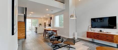 Smart-TV, bøker og PC-skjermer