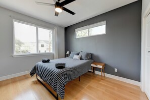 3 bedrooms, desk, travel cot, free WiFi