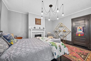 5 bedrooms, iron/ironing board, free WiFi, bed sheets
