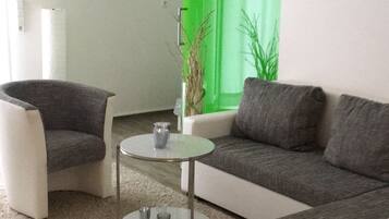 Fernseher, Tischtennisplatte