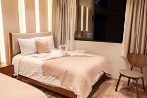 2 habitaciones, caja de seguridad en la habitación y escritorio 