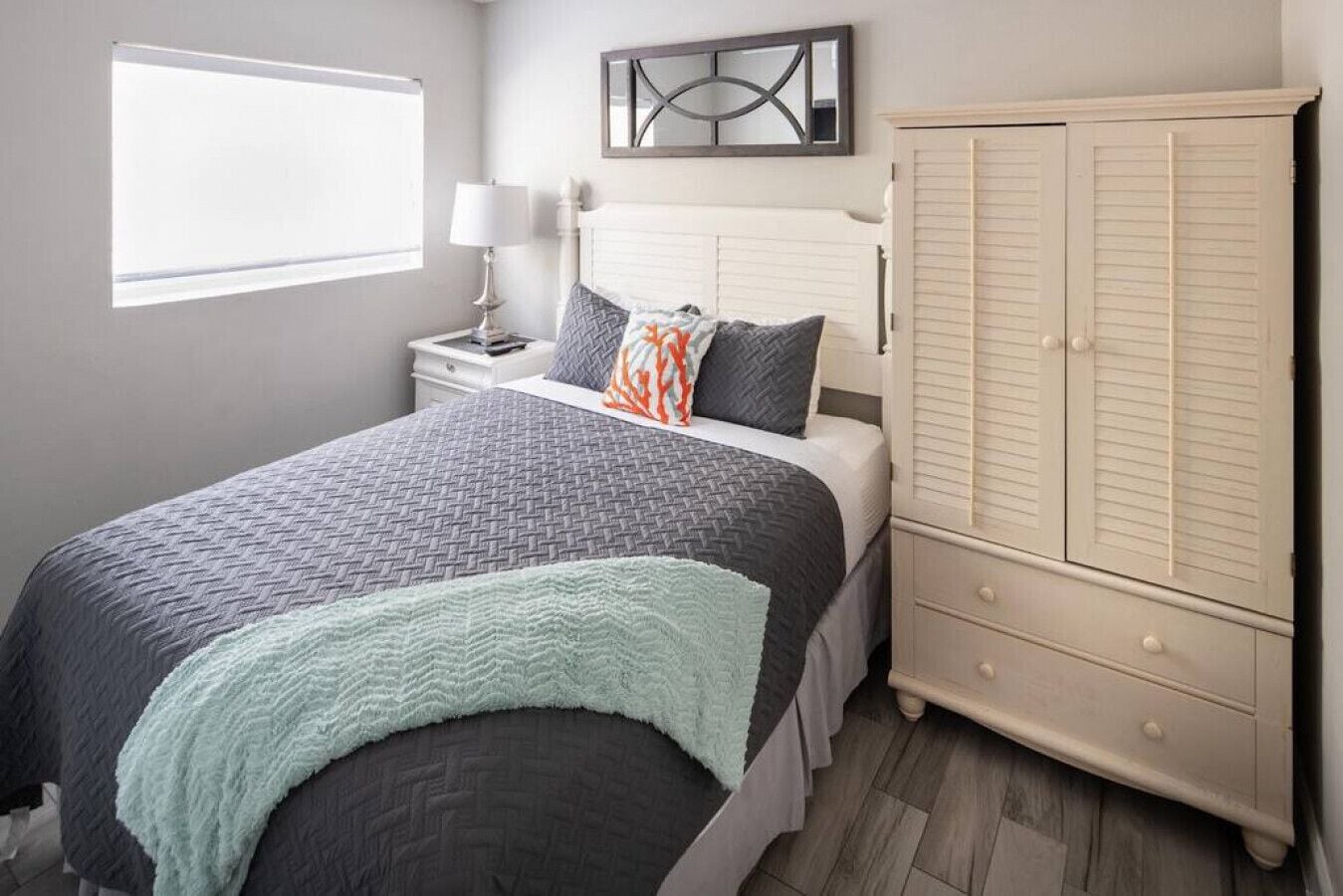 1 bedroom, desk, iron/ironing board, WiFi