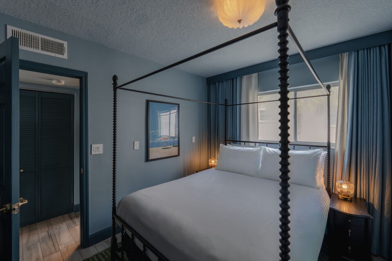 1 bedroom, desk, iron/ironing board, WiFi