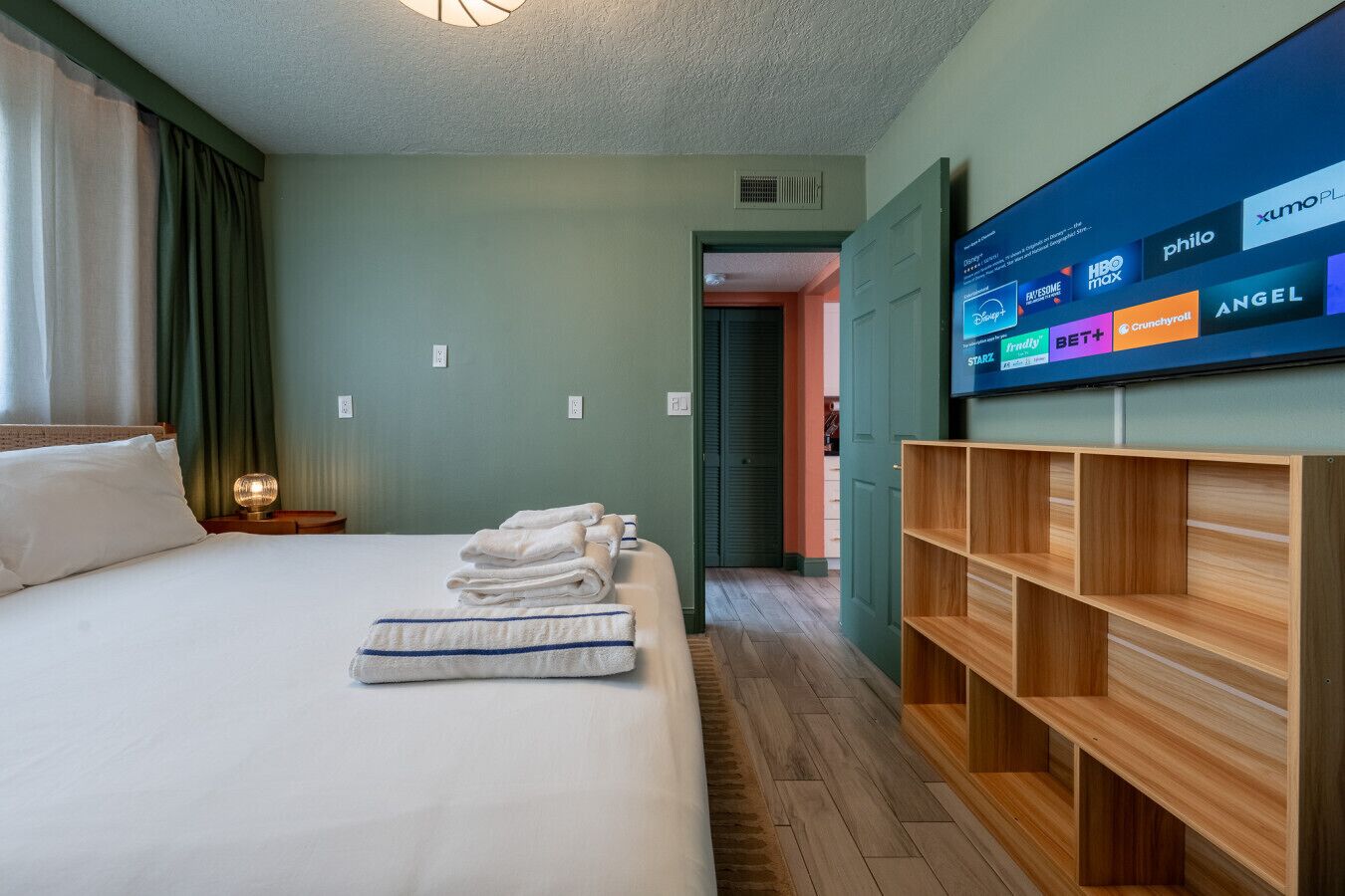 1 bedroom, desk, iron/ironing board, WiFi