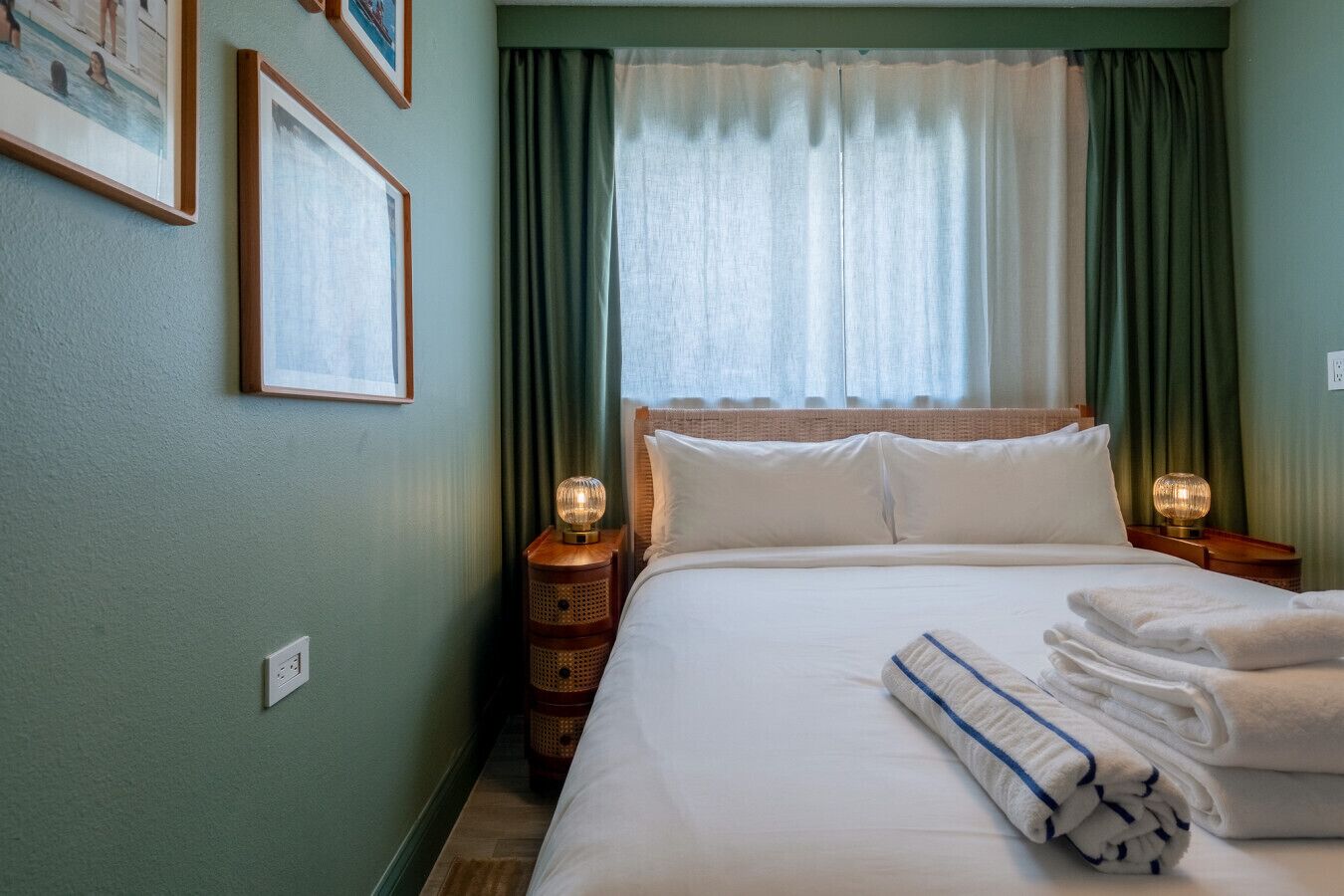 1 bedroom, desk, iron/ironing board, WiFi
