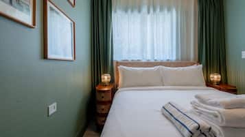 1 bedroom, desk, iron/ironing board, WiFi