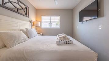 1 bedroom, desk, iron/ironing board, WiFi