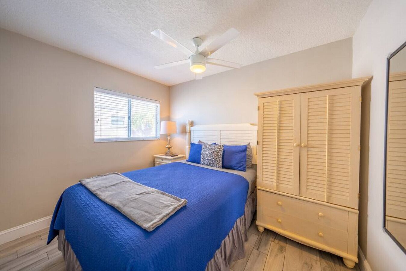 1 bedroom, desk, iron/ironing board, WiFi