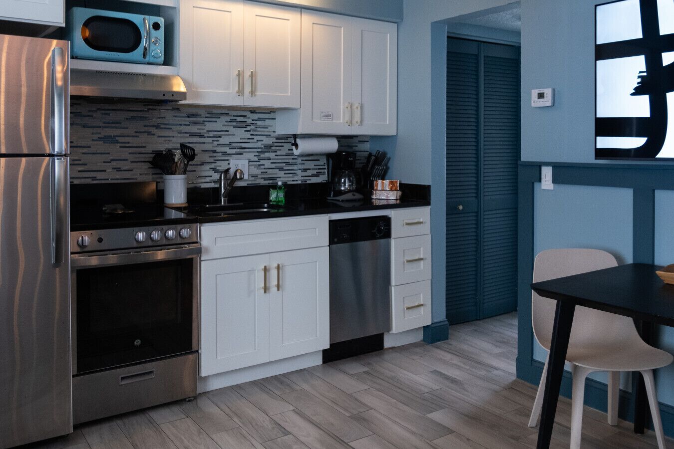 冰箱、微波炉、烤箱、洗碗机