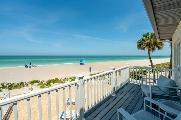 Una spiaggia nelle vicinanze