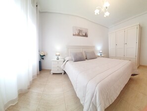 3 bedrooms, iron/ironing board, free WiFi, bed sheets