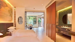 A hotel room with two beds, a bathroom with a large mirror, and a view of the outdoors. - Retang Village Longfa Hot Spring Villa (Huidong)
