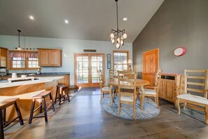 Dining - Bull Wheel House & Guest House! (Madison County)