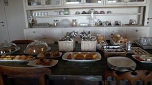 Free daily buffet breakfast - RoccaSeta dimore siciliane (Scicli)