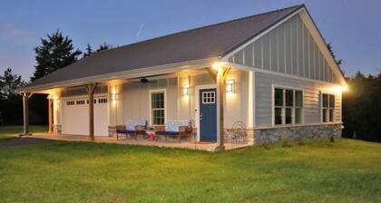 Cabin at House Mountain-Entire Cabin, Stunning View