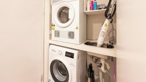 Interior - Modern 1BR Apt in Brunswick East, 15 mins from CBD (Brunswick East)
