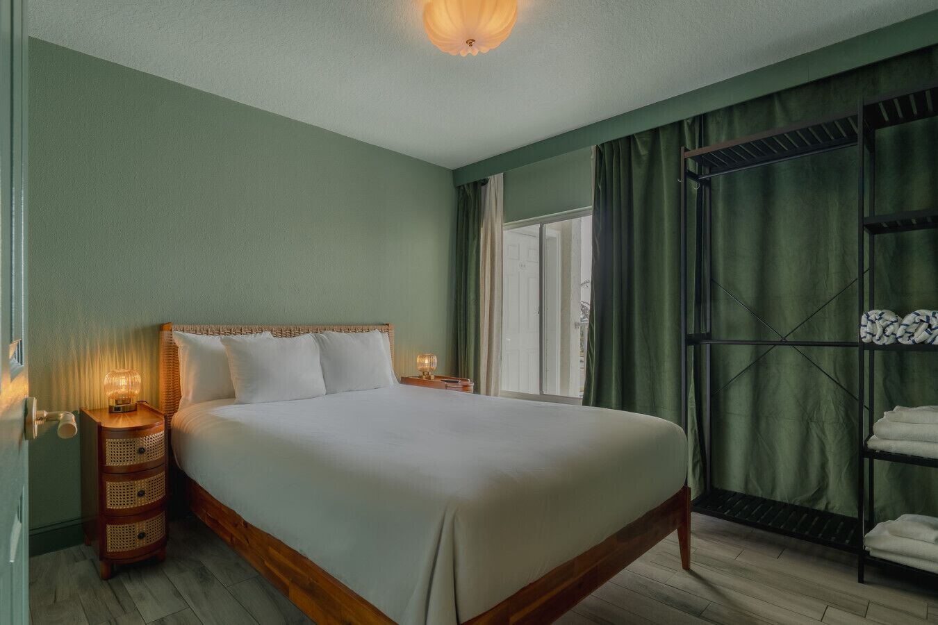 1 bedroom, desk, iron/ironing board, WiFi