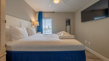 1 bedroom, desk, iron/ironing board, WiFi