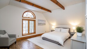 4 bedrooms, desk, iron/ironing board, free WiFi
