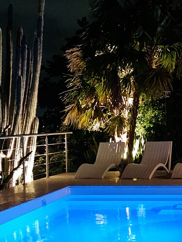 Breathtaking view, privacy, private pool, 10 min to beaches, restaurants, city!!