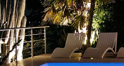 Breathtaking view, privacy, private pool, 10 min to beaches, restaurants, city!!
