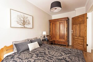 1 bedroom, iron/ironing board, travel cot, free WiFi