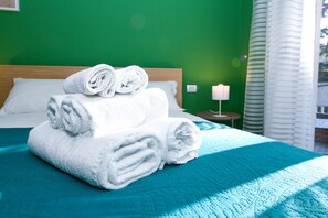 1 bedroom, in-room safe, iron/ironing board, free WiFi