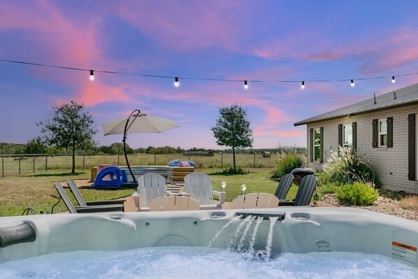 Outdoor spa tub