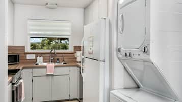 冰箱、微波炉、烤箱、炉灶