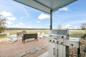 Outdoor dining - 4/2 Ranch | Hot Tub | Full Kitchen | Family Friendly | Pets Allowed w/ Fee (Fredericksburg)