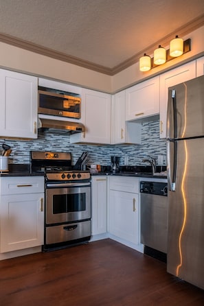 Coffee/tea maker, fridge, microwave, oven