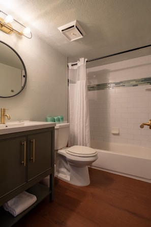 Shower, hair dryer, towels - Condo On The Beach - Ocean View Balcony - Pool (Belleair Beach)