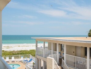 Property grounds - Condo On The Beach - Ocean Side View Balcony (Belleair Beach)