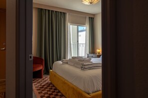 1 habitación, escritorio, tabla de planchar con plancha y wifi 