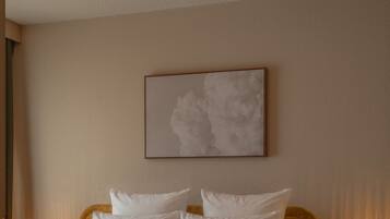 1 bedroom, desk, iron/ironing board, WiFi