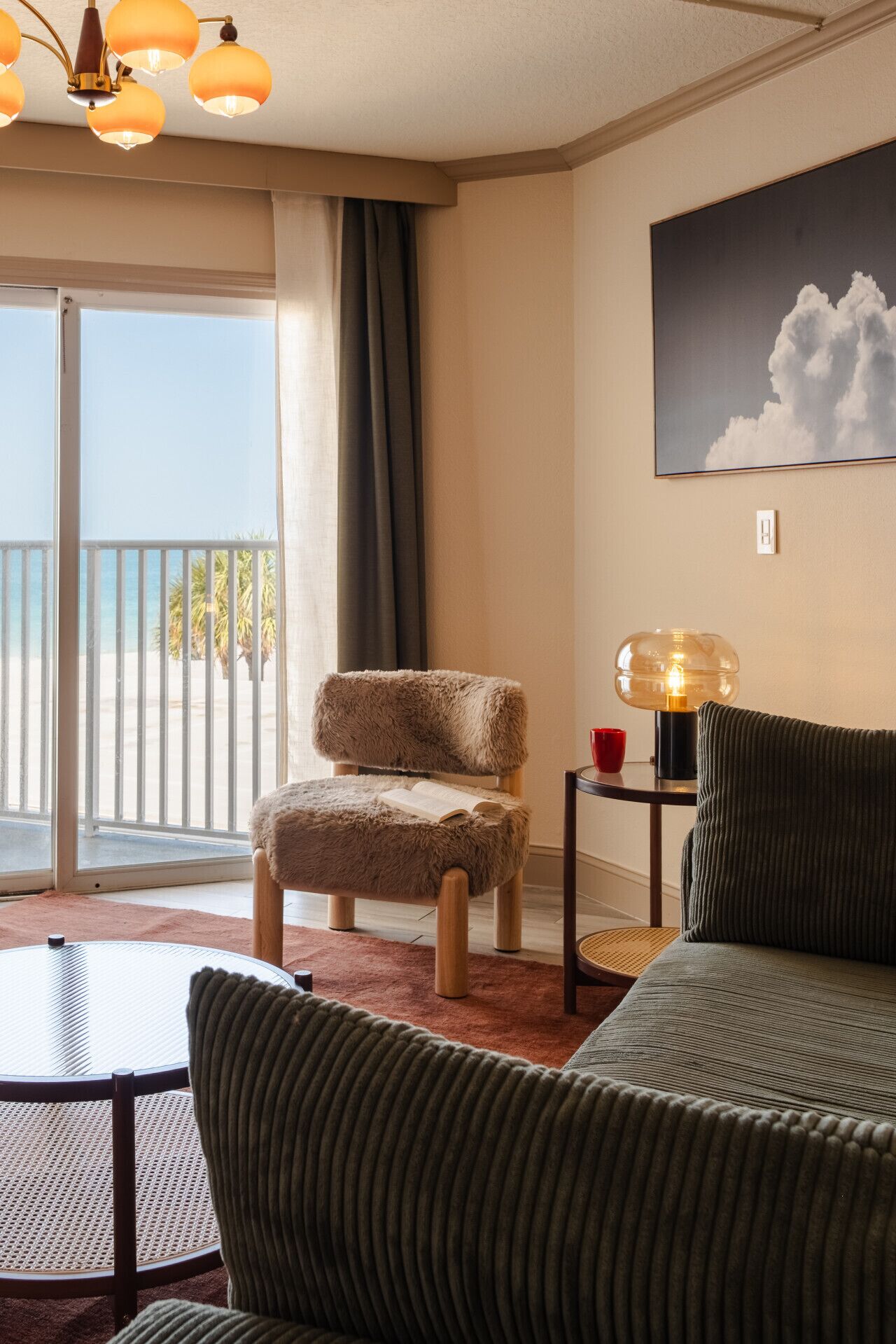 Televisión y oficina 