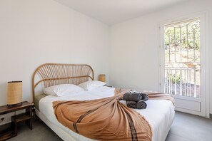 3 makuuhuonetta, työpöytä, silitysrauta/-lauta, Wi-Fi