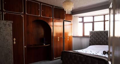 Captivating 3-bed House in Birmingham