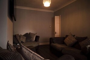 House | Interior - Captivating 3-bed House in Birmingham (Birmingham)