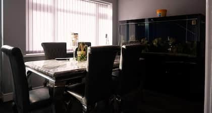 Captivating 3-bed House in Birmingham