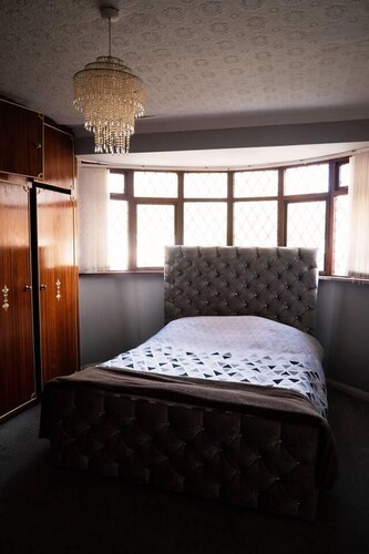 Captivating 3-bed House in Birmingham