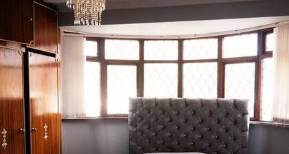 Captivating 3-bed House in Birmingham