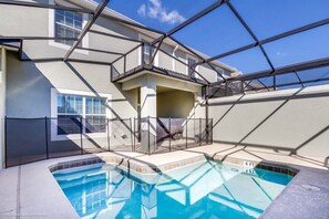 Een verwarmd zwembad