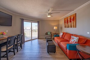 TV, offices - Condo On The Beach - Ocean Side View Balcony (Belleair Beach)