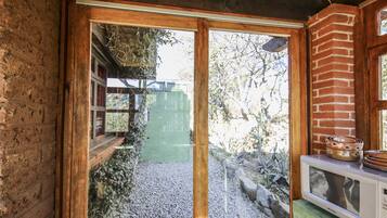 Deluxe Studio Suite | Private kitchenette