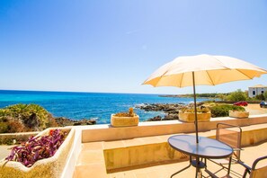 Outdoor dining - Authentic fisherman's house on the seafront (Es Carregador)