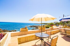 Outdoor dining - Authentic fisherman's house on the seafront (Es Carregador)